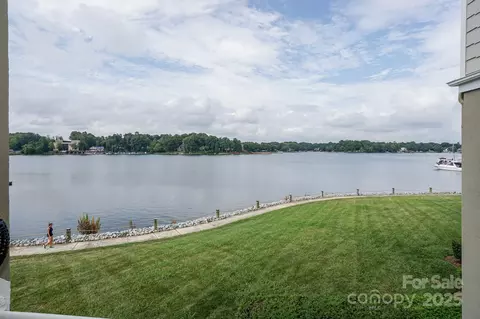 View/Area - 1238 Torrence Cir, Davidson, NC 28036 photo 1 of 4