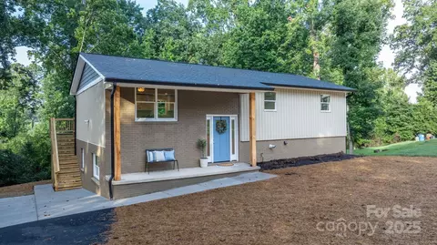 5626 Mountainside Ct, Hickory, NC 28601