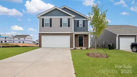 63 Lillian Ln, Hendersonville, NC 28792