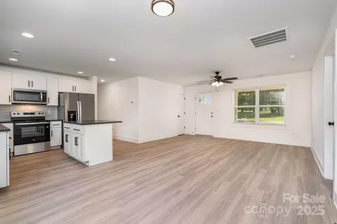 Living - 600 Self St, Cherryville, NC 28021 photo 4 of 6