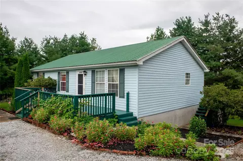 3372 Summer Rd, Hendersonville, NC 28792