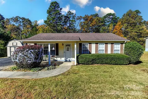 129 Clara Dr, Statesville, NC 28677