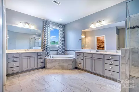 Bath - 4071 Thames Cir, Fort Mill, SC 29715 photo 1 of 2