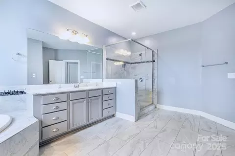 Bath - 4071 Thames Cir, Fort Mill, SC 29715 photo 2 of 2