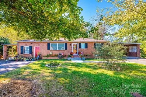 3842 Dowell St, Hickory, NC 28602