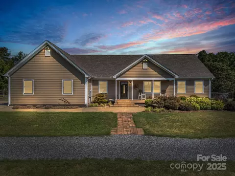 609 Green Creek Dr, Columbus, NC 28722