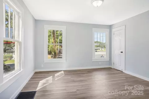 Living - 705 Lancaster Ave, Monroe, NC 28112 photo 1 of 3