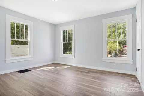 Living - 705 Lancaster Ave, Monroe, NC 28112 photo 2 of 3