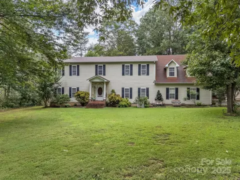 1146 Landrum Rd, Columbus, NC 28722