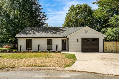 64 Southchase Dr, Fletcher, NC 28732