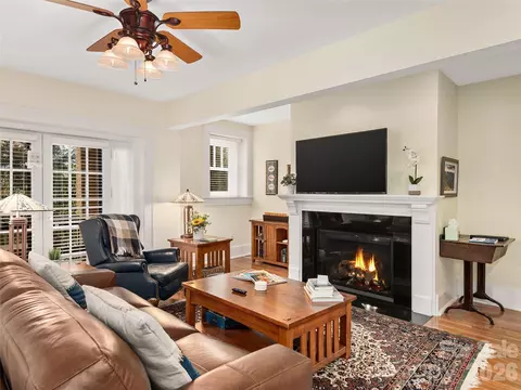203 6th W 1b Ave W #1B, Hendersonville, NC 28739