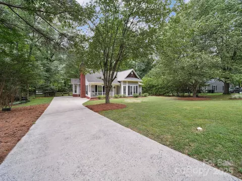 20914 Pine Ridge Dr, Cornelius, NC 28031