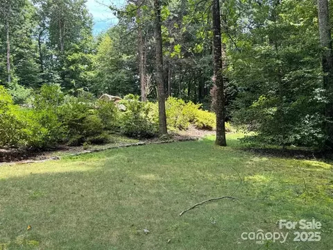 105 Maple Hill Dr, Flat Rock, NC 28731