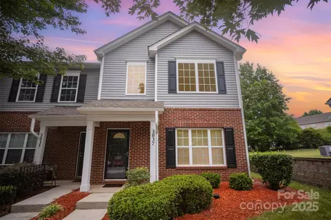 3037 Summerfield Ridge Ln, Matthews, NC 28105