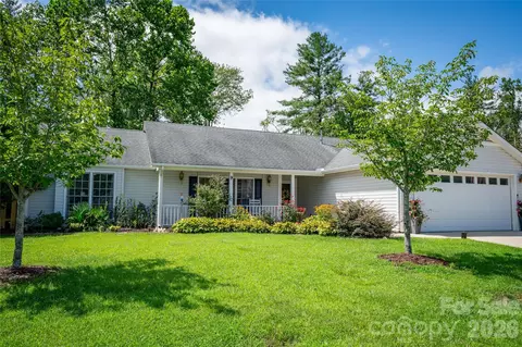 60 Southchase Dr, Fletcher, NC 28732