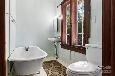 Bath - 110 Vineyard Rd, Tryon, NC 28782 photo 1 of 1