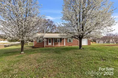 7484 Turkey Trot Dr, Stanley, NC 28164