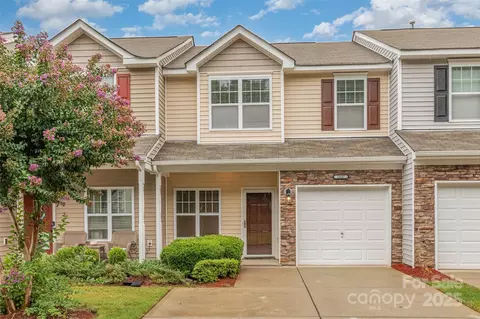 1437 Harpers Inlet Dr, Clover, SC 29710