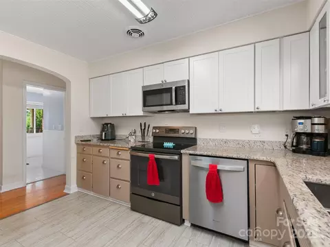 Kitchen - 983 Lee Rd, Clyde, NC 28721 photo 3 of 3