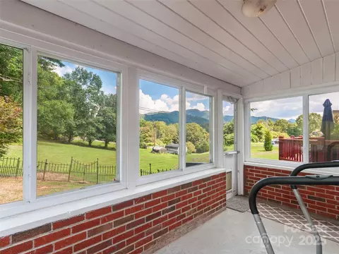 Exterior - 983 Lee Rd, Clyde, NC 28721 photo 6 of 10