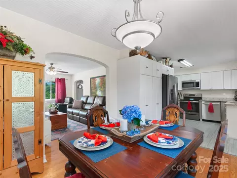 Dining - 983 Lee Rd, Clyde, NC 28721 photo 2 of 2