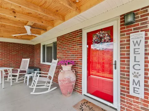 Exterior - 983 Lee Rd, Clyde, NC 28721 photo 5 of 10