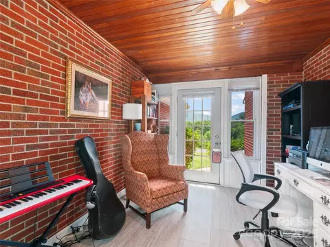 Exterior - 983 Lee Rd, Clyde, NC 28721 photo 7 of 10