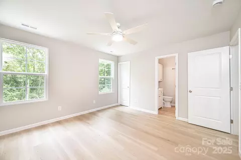 Bedroom - 1912 Maius Dr, Conover, NC 28613 photo 5 of 6