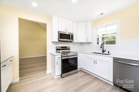Kitchen - 1912 Maius Dr, Conover, NC 28613 photo 2 of 3