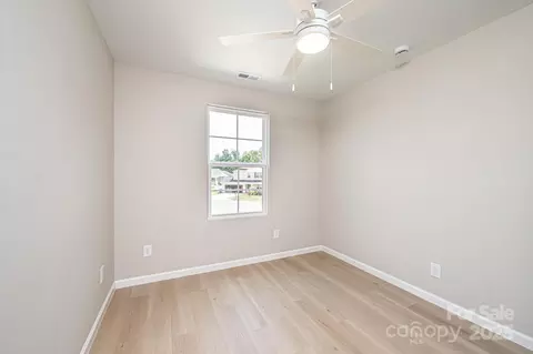 Bedroom - 1912 Maius Dr, Conover, NC 28613 photo 3 of 6