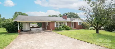 107 Woodward Ave, Morganton, NC 28655