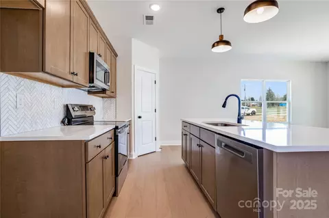124 Devine St, Stanley, NC 28164 photo 4
