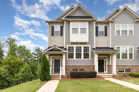 717 Swift Run Ct, Tega Cay, SC 29708