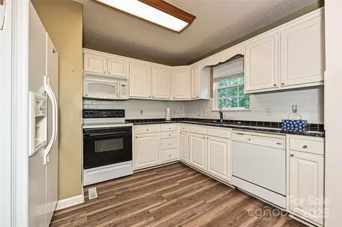 7705 Red Robin Trl, Denver, NC 28037 photo 10