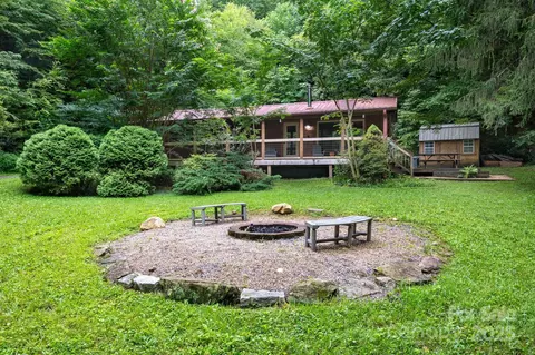 97 Carolina Hills Dr, Horse Shoe, NC 28742