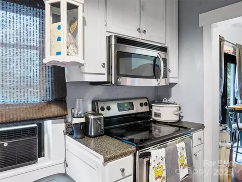 Kitchen - 598 Summit Ave, Spruce Pine, NC 28777 photo 3 of 3