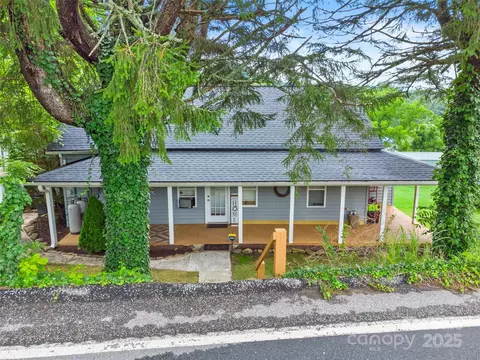 598 Summit Ave, Spruce Pine, NC 28777