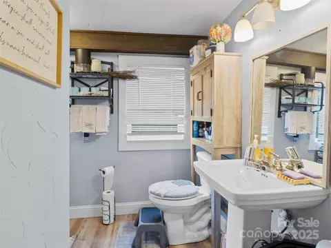 Bath - 598 Summit Ave, Spruce Pine, NC 28777 photo 1 of 2