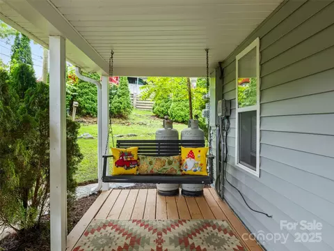 Exterior - 598 Summit Ave, Spruce Pine, NC 28777 photo 5 of 12