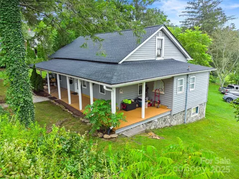 Exterior - 598 Summit Ave, Spruce Pine, NC 28777 photo 4 of 12