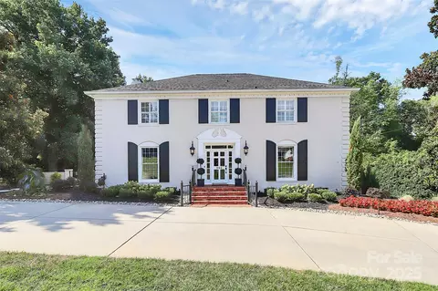 906 Colonial Dr, Albemarle, NC 28001