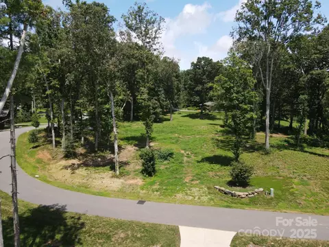 105 Annabelle Linn Dr, Fairview, NC 28730