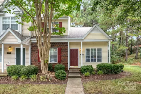 10231 Reindeer Way Ln, Charlotte, NC 28216
