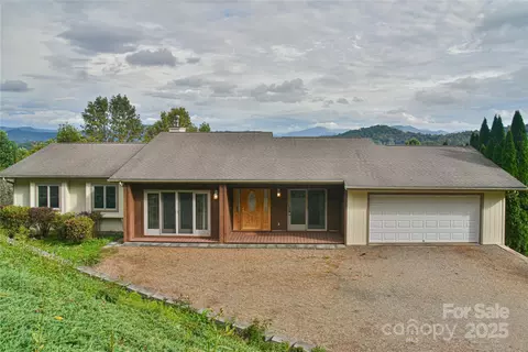 520 Trials Gap Dr, Waynesville, NC 28786