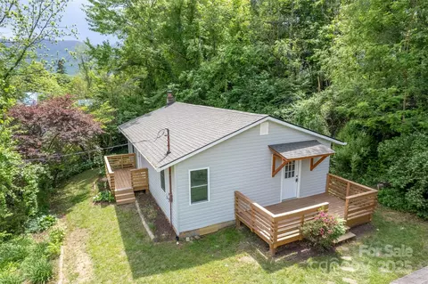 307 Hawthorne Ave, Swannanoa, NC 28778