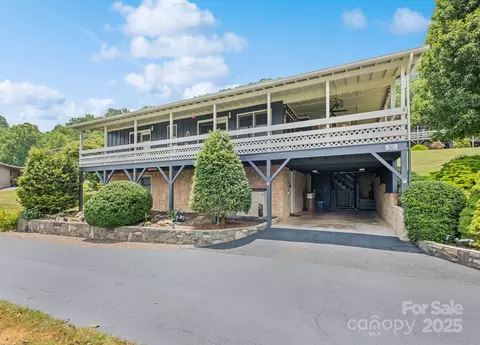 30 Onyx Ln, Maggie Valley, NC 28751