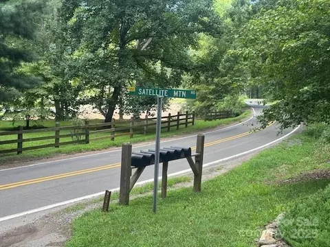 000 N Satellite Mountain N Rd N, Burnsville, NC 28714