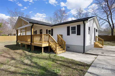 5015 Forestmont Dr, Matthews, NC 28105