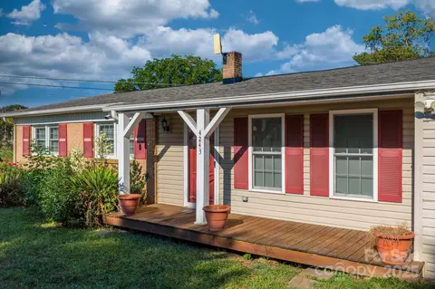 4243 Benfield Dr, Hudson, NC 28638