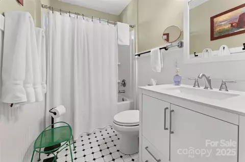 Bath - 580 Maple St, Brevard, NC 28712 photo 1 of 1